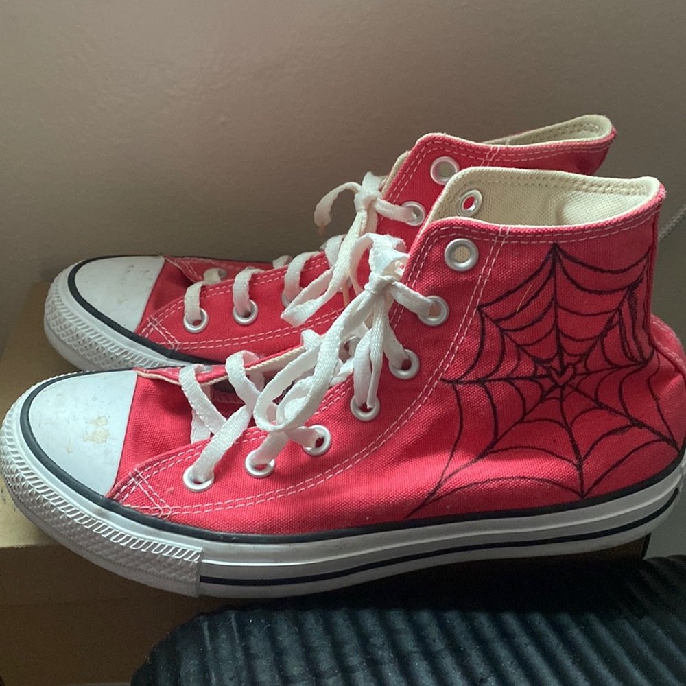 red spider man high top converse!! ❤️